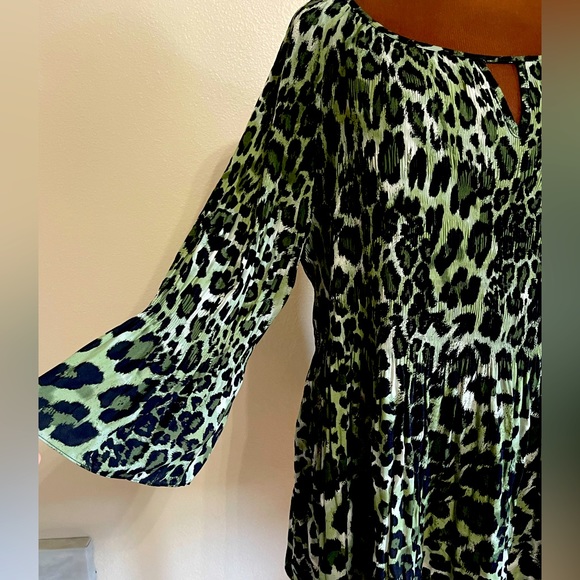 NWT Avenue Olive Animal print pleated blouse - Picture 4 of 4